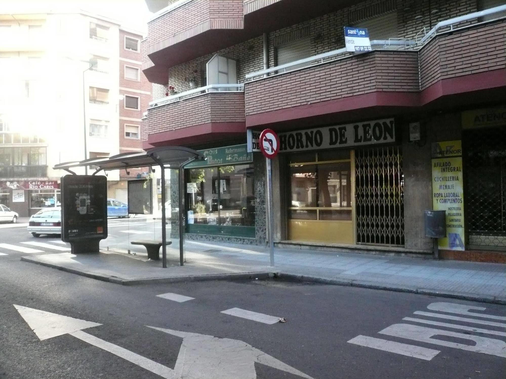 Apartamentos León León